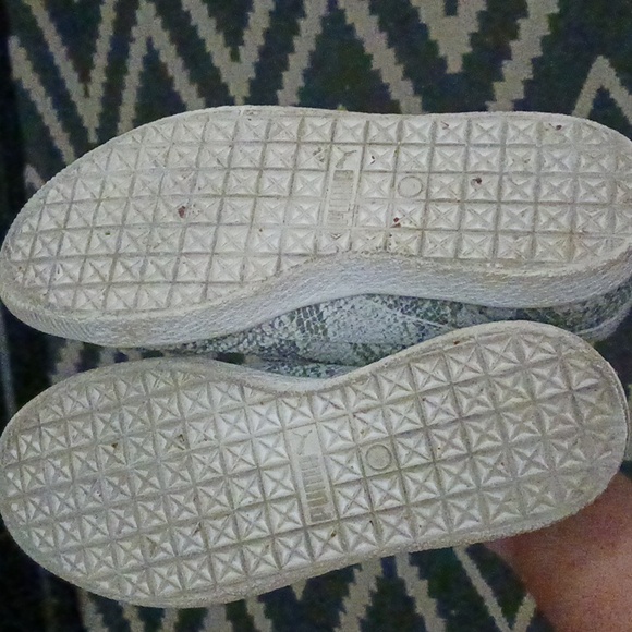 Puma snake skin print sneakers. Size 6.5 - Picture 5 of 5